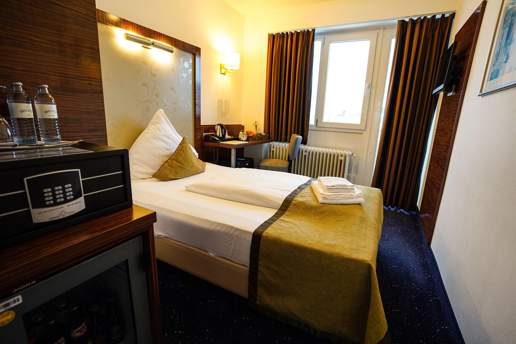 ท็อป เฟเวอร์ โฮเทล สกาลา Hotel Frankfurt am Main ภายนอก รูปภาพ