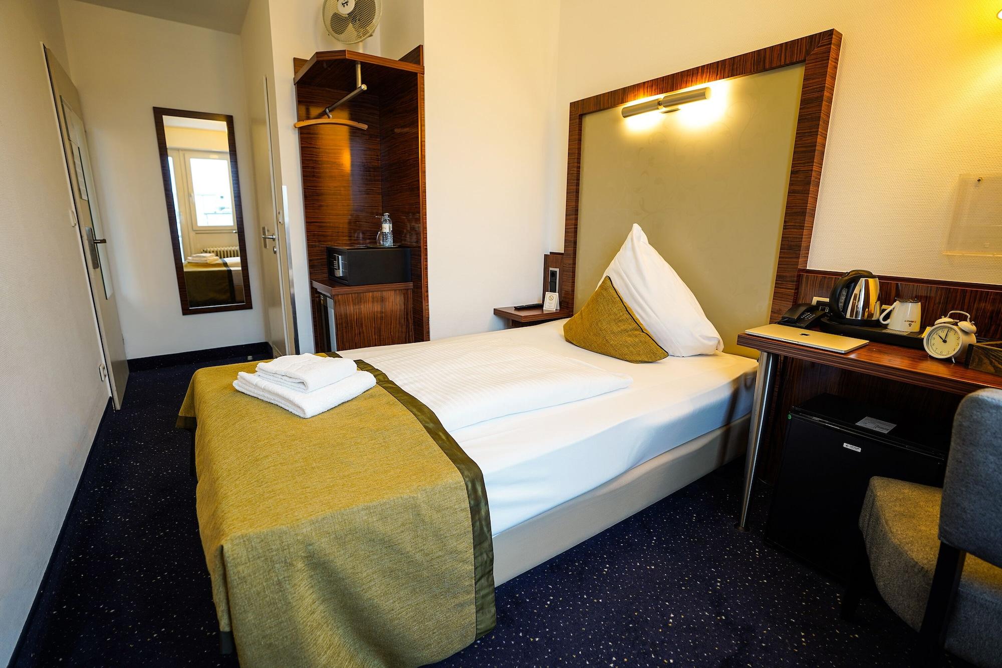 ท็อป เฟเวอร์ โฮเทล สกาลา Hotel Frankfurt am Main ภายนอก รูปภาพ